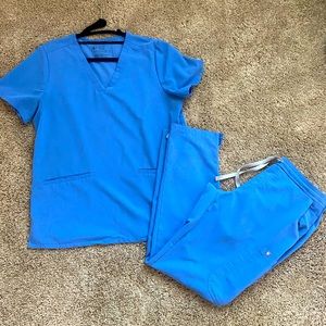 Ceil blue M Casma Top with M Kade-Cargo pants! Great condition!